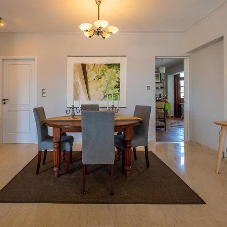 Spacious Apartment In Kavouri Athén Kültér fotó