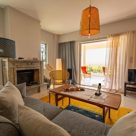 Spacious Apartment In Kavouri Athén Kültér fotó