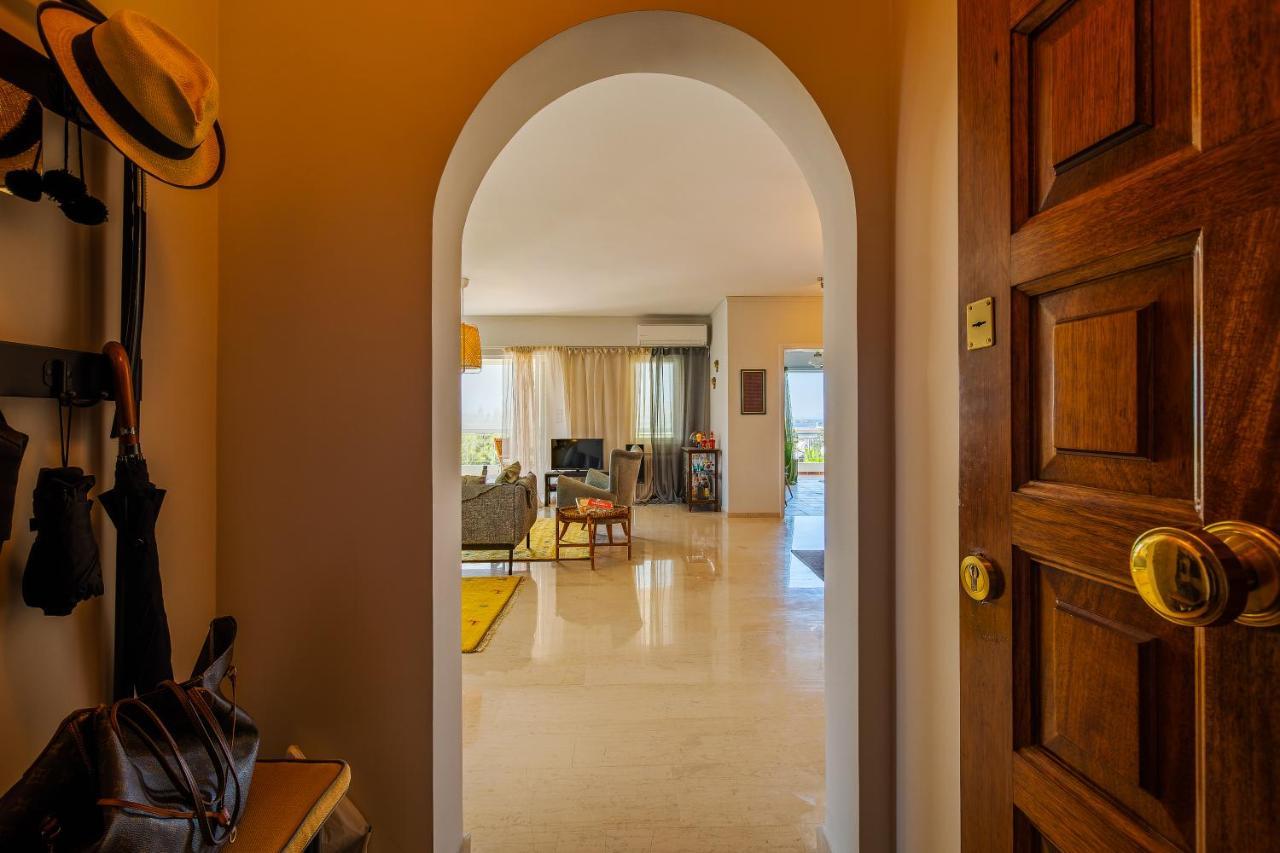 Spacious Apartment In Kavouri Athén Kültér fotó