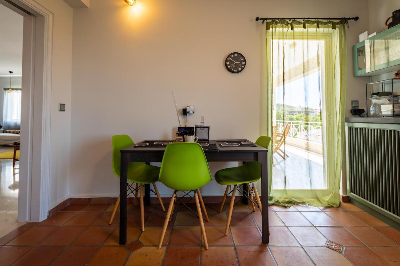 Spacious Apartment In Kavouri Athén Kültér fotó