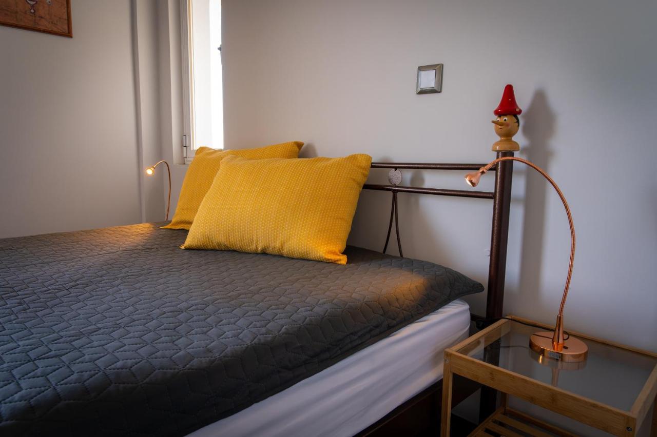 Spacious Apartment In Kavouri Athén Kültér fotó